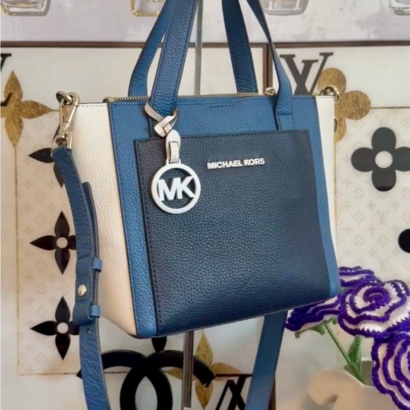 Michael Michael Kors NWOT GEMMA COLORBLOCKED TOTE blue,black and white - Picture 2 of 10